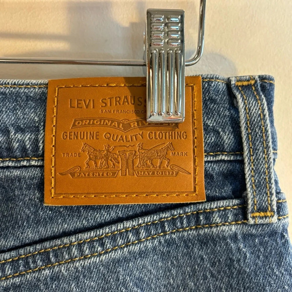 LEVI’S Sz 30  Jeans 70s High Flare Distressed Mid-Wash High Rise Premium Denim - Picture 9 of 10